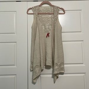 Cream colored vest, perfect layering piece for fall! Worn once size xs